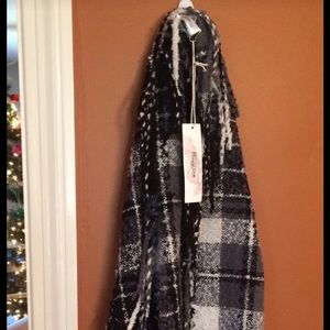 Black and white plaid scarf NWT
